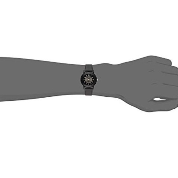 Ladies Casio black watch - Picture 3 of 3